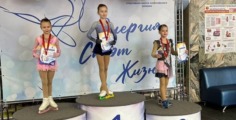 Три воспитанницы «Дворца спорта» приняли участие в финале Кубка Пермского края по фигурному катанию